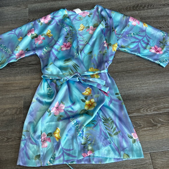 Secret Treasures Other - Secret Treasures Blue Floral Wrap Robe with Tie